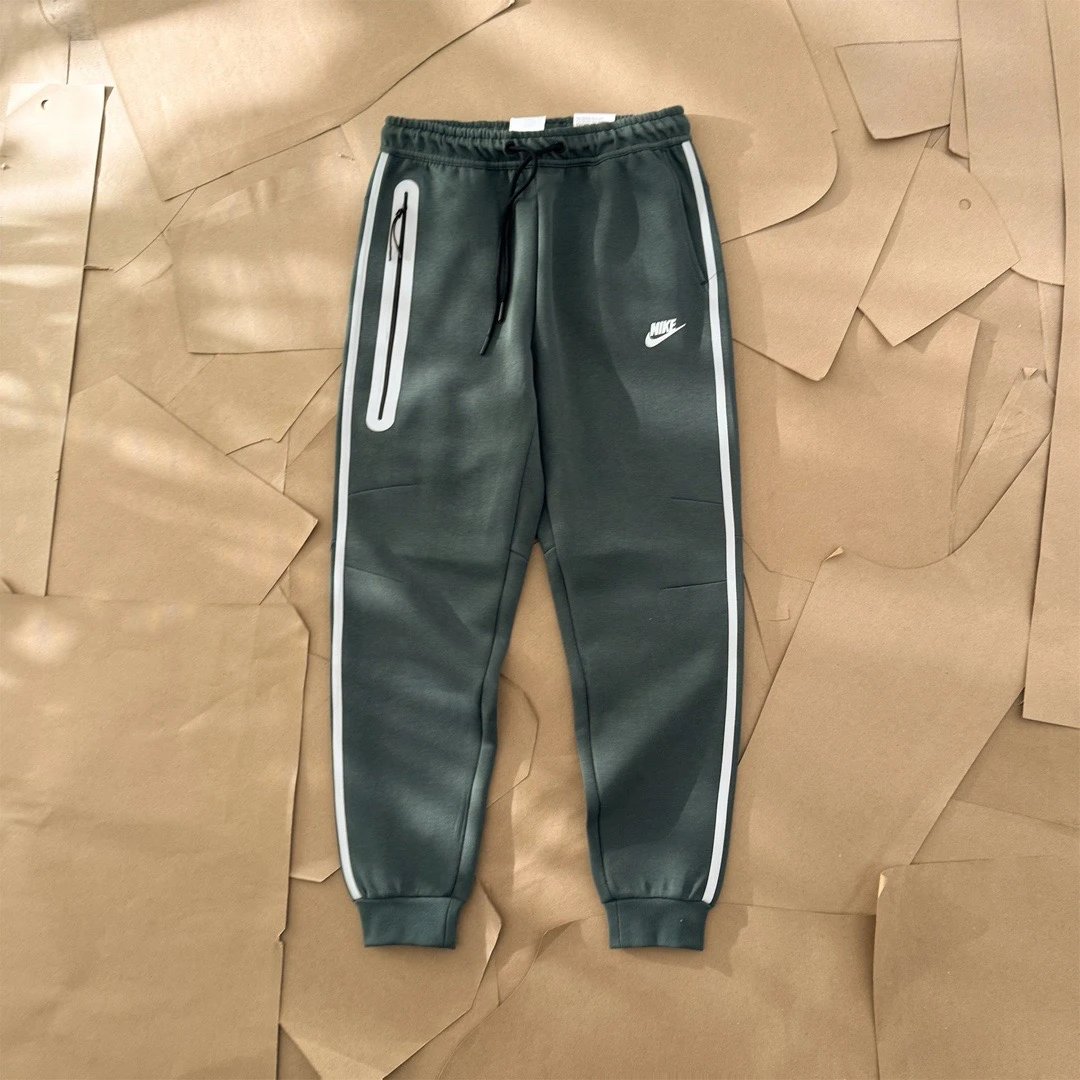 Nike Jacket — Dark green pants colorway — USFans Spreadsheet photo