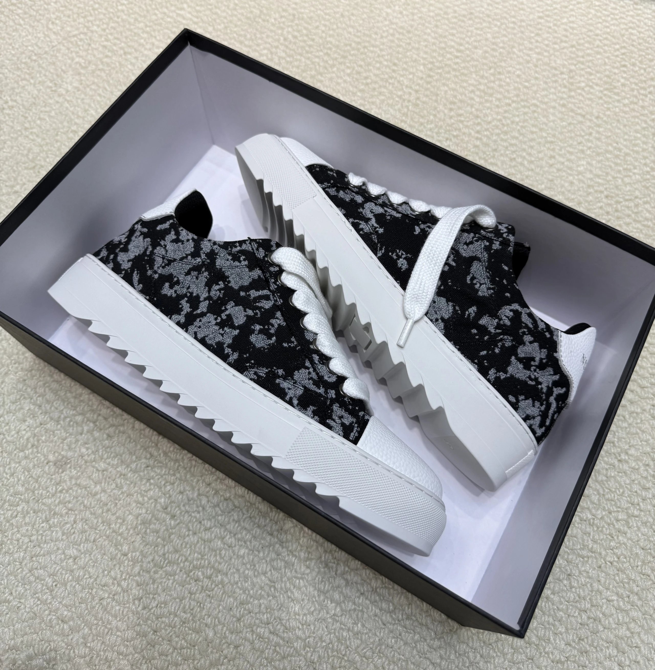 【 DX221 】 N * merisTrainersshoes - (Random pattern, do not take pictures if you mind, customized products are non refundable)