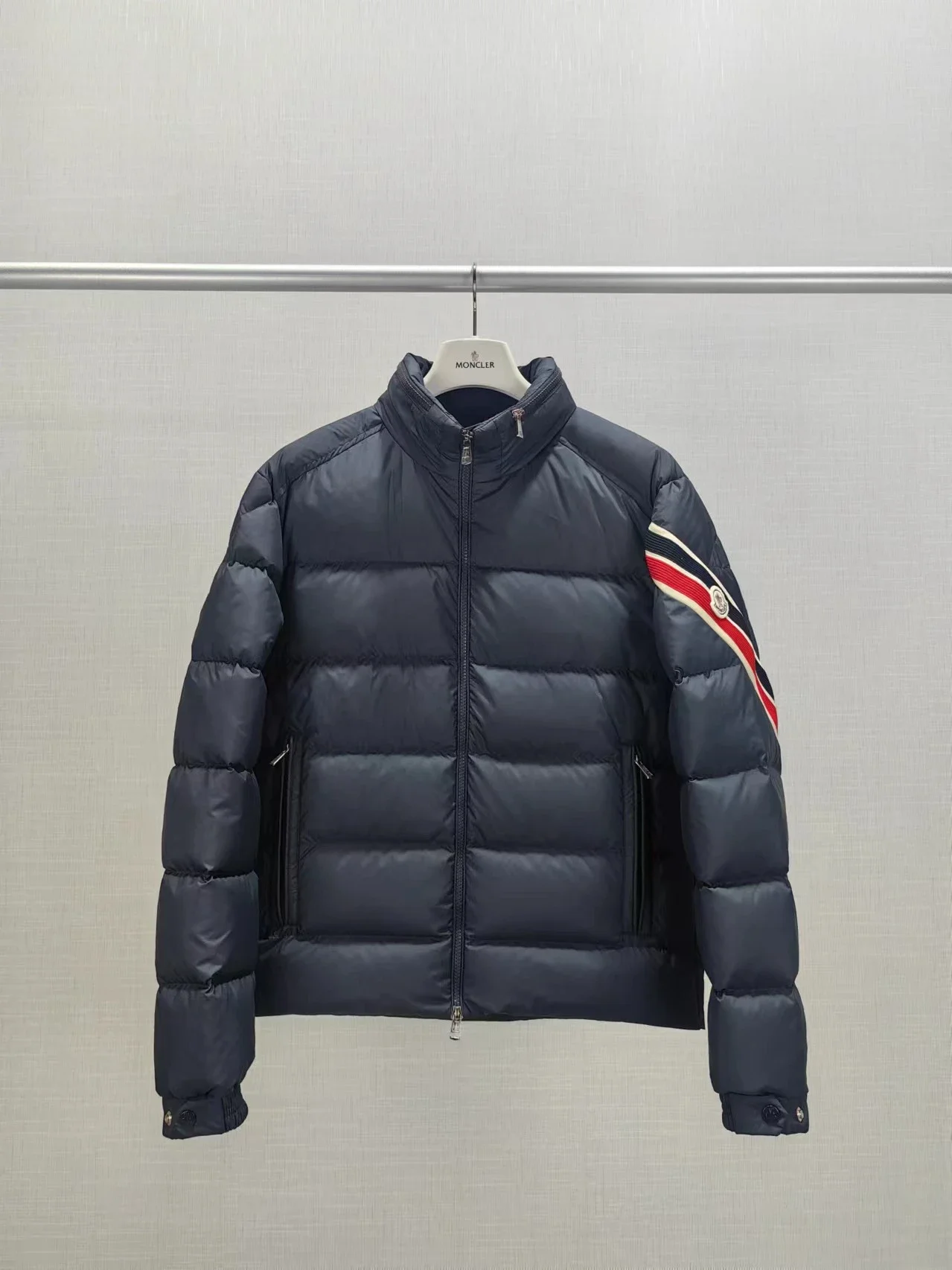 Moncler Solayan Chaqueta Corta Acolchada con Capucha