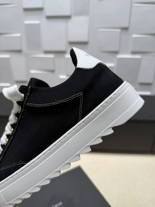 Numeris Sneakers Low-Top Lace-Up with Serrated Sole product detail image 4