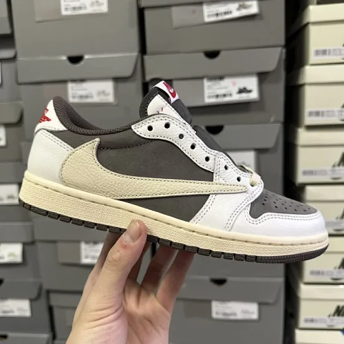 Air Jordan 1 Low Reverse Mocha