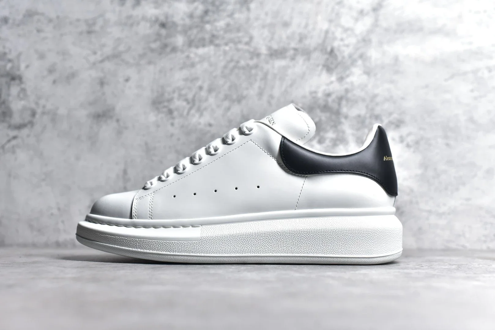 Alexander McQueen Piel Blanco Negro