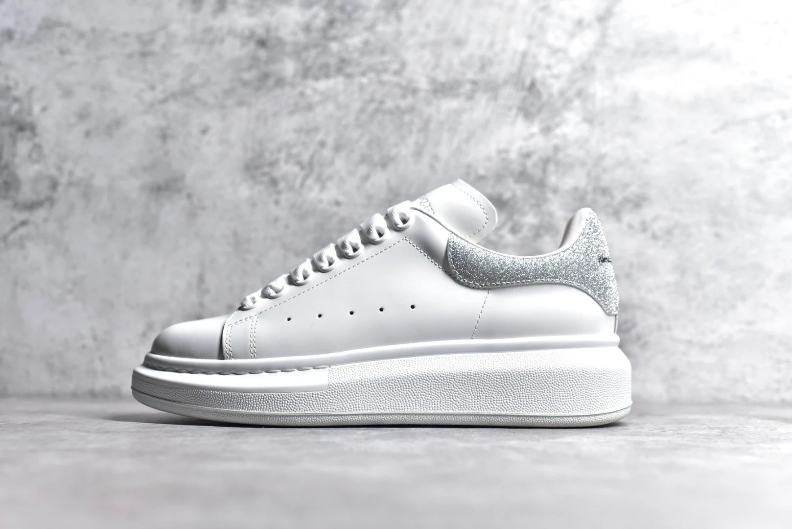 Alexander Mcqueen Leather White Black 9