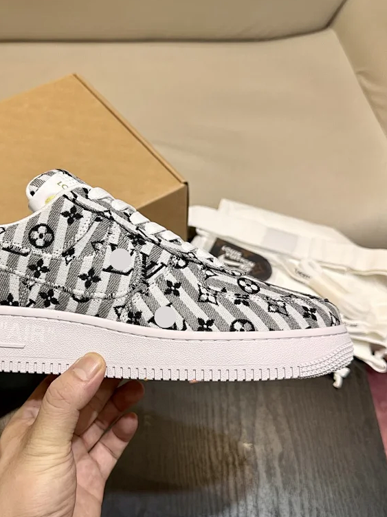 L@V x N*ike Sneakers  |  Women's shoes：35~40. Men's shoes：39~44.(38，45，46 customized).