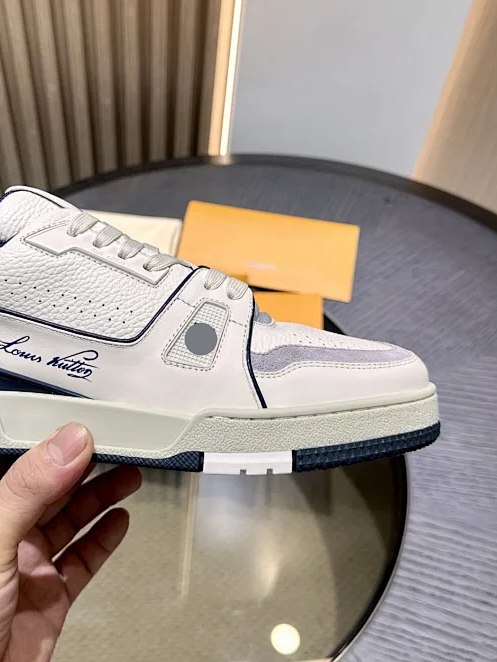 L@V  Trainer  Sneakers  |  Women's shoes：35~40. Men's shoes：39~45.
