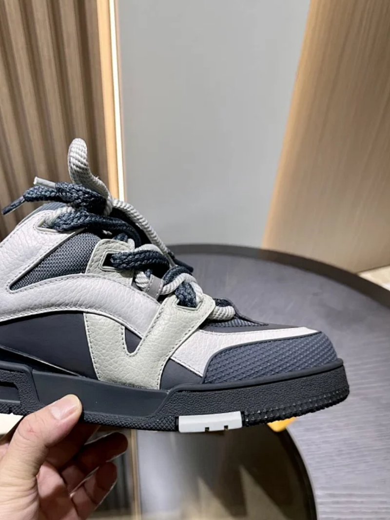Women's shoes：35~39. Men's shoes：39~44.(38，45，46customized).