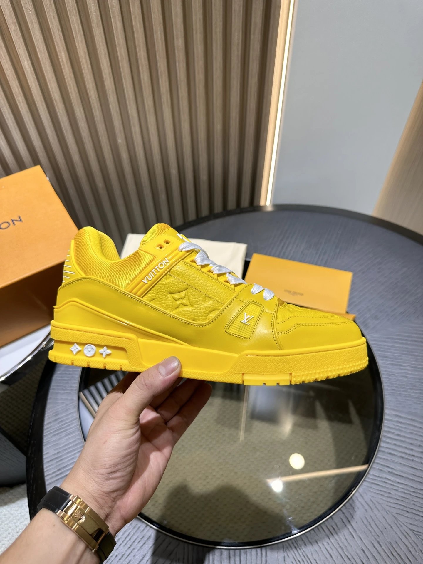 L@V  Trainer  Sneakers.