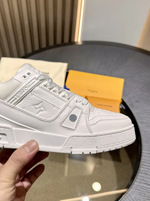 L@V  Trainer  Sneakers  |  Women's shoes：35~39. Men's shoes：38~45.