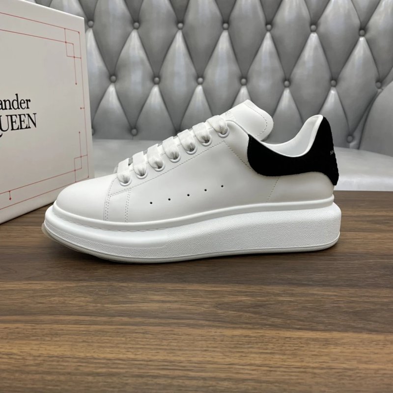 McQueen - Sneakers | Women's shoes：35~40. Men's shoes：38~47.