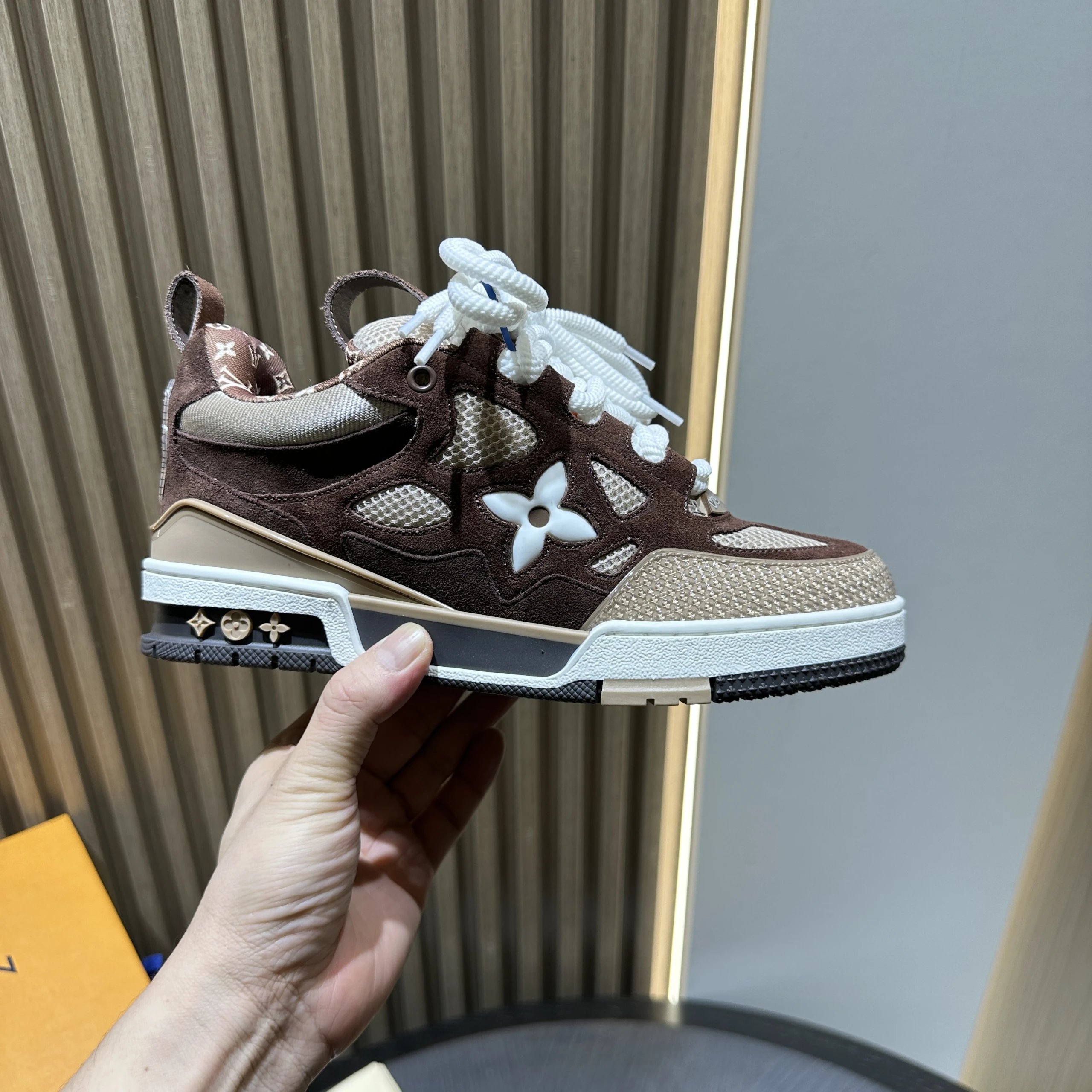 LV  Skate

Whatsapp  86  18802034431