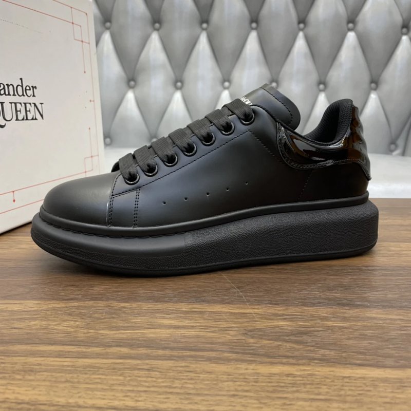 McQueen - Sneakers | Women's shoes：35~40. Men's shoes：38~47.