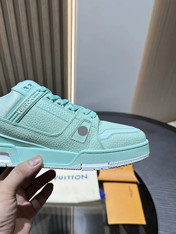 L@V  Trainer  Sneakers  |  Women's shoes：35~40. Men's shoes：39~45.