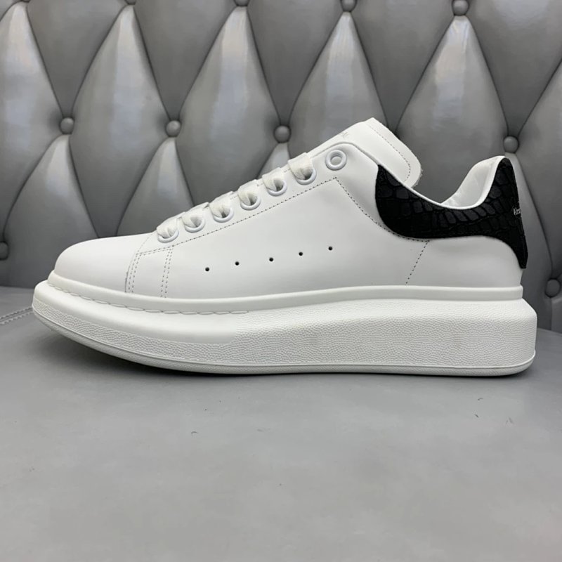 McQueen - Sneakers | Women's shoes：35~40. Men's shoes：38~47.