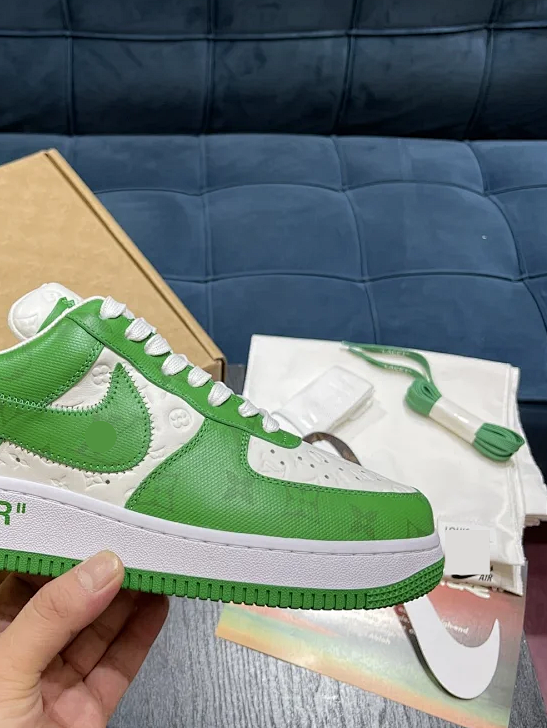 L@V x N*ike Sneakers  |   Women's shoes：35~40. Men's shoes：39~44.(38，45，46 customized).