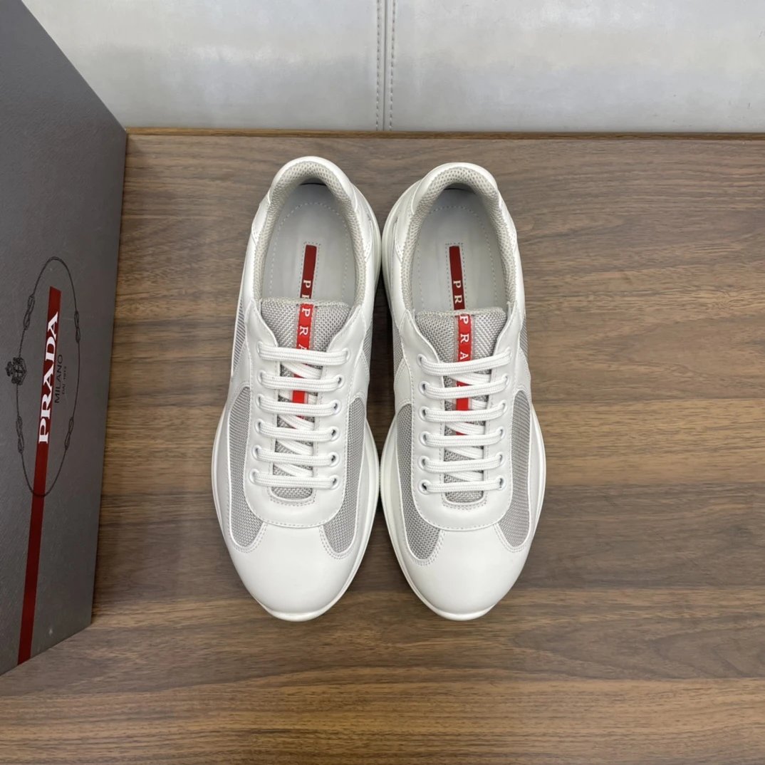 PRADA.