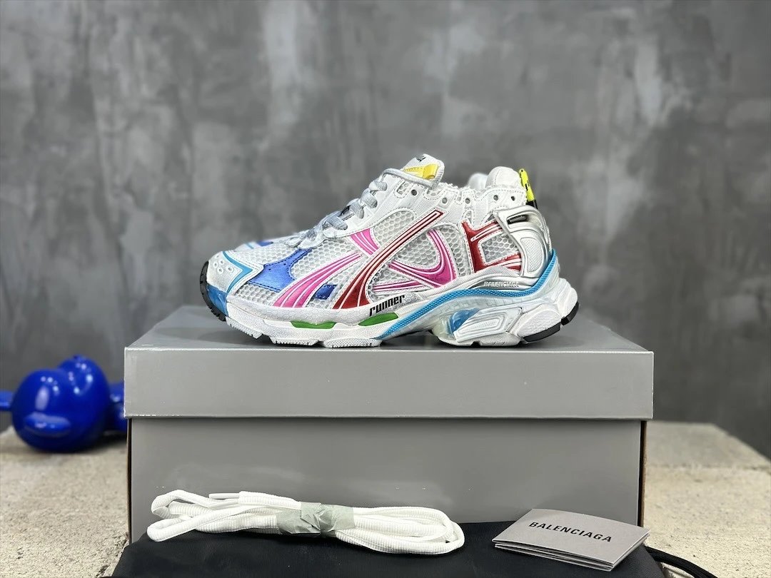 BALENCIAGA.
