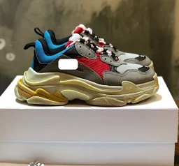 thumbnail for 巴  Triple S retro sneakers
