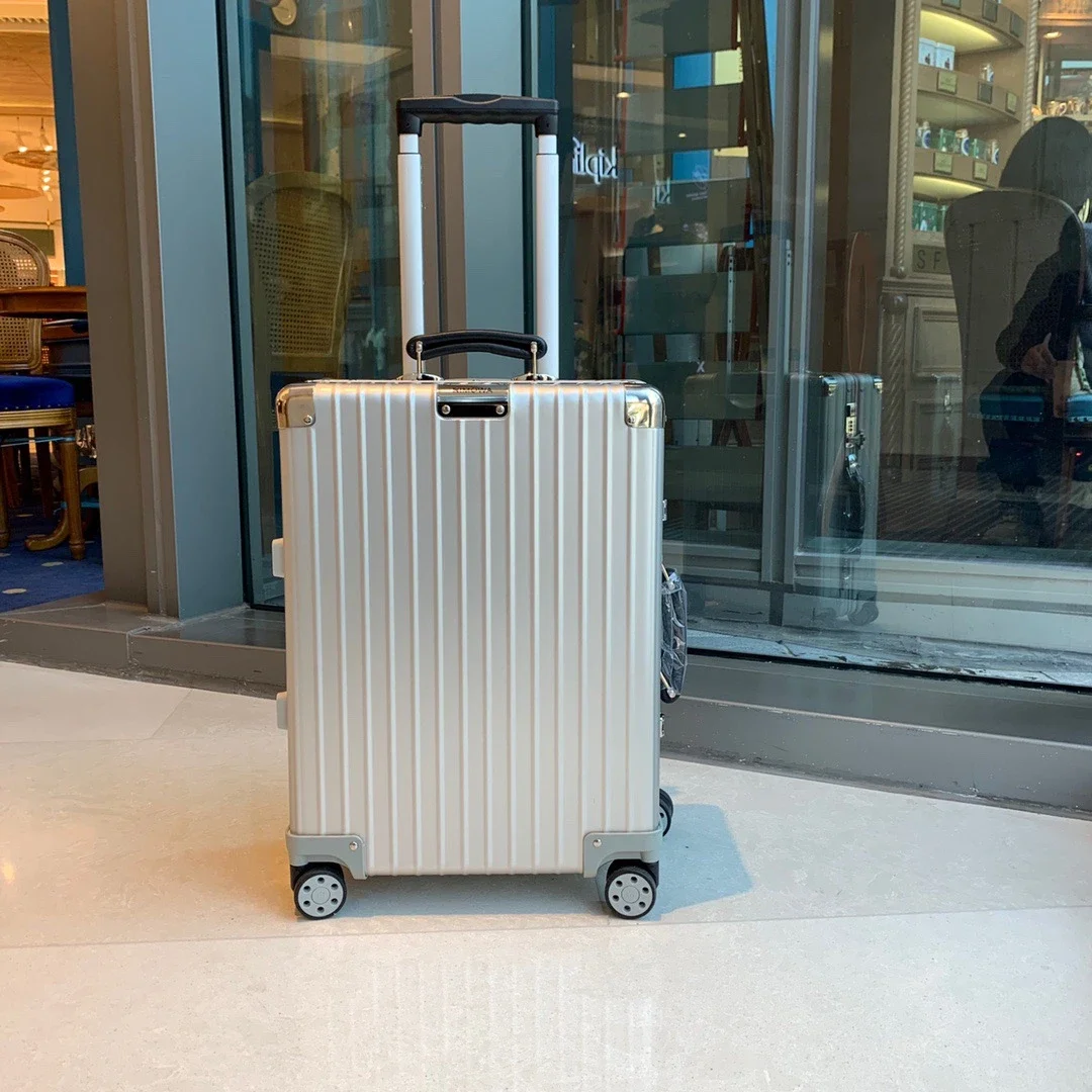 Silver Rimowa