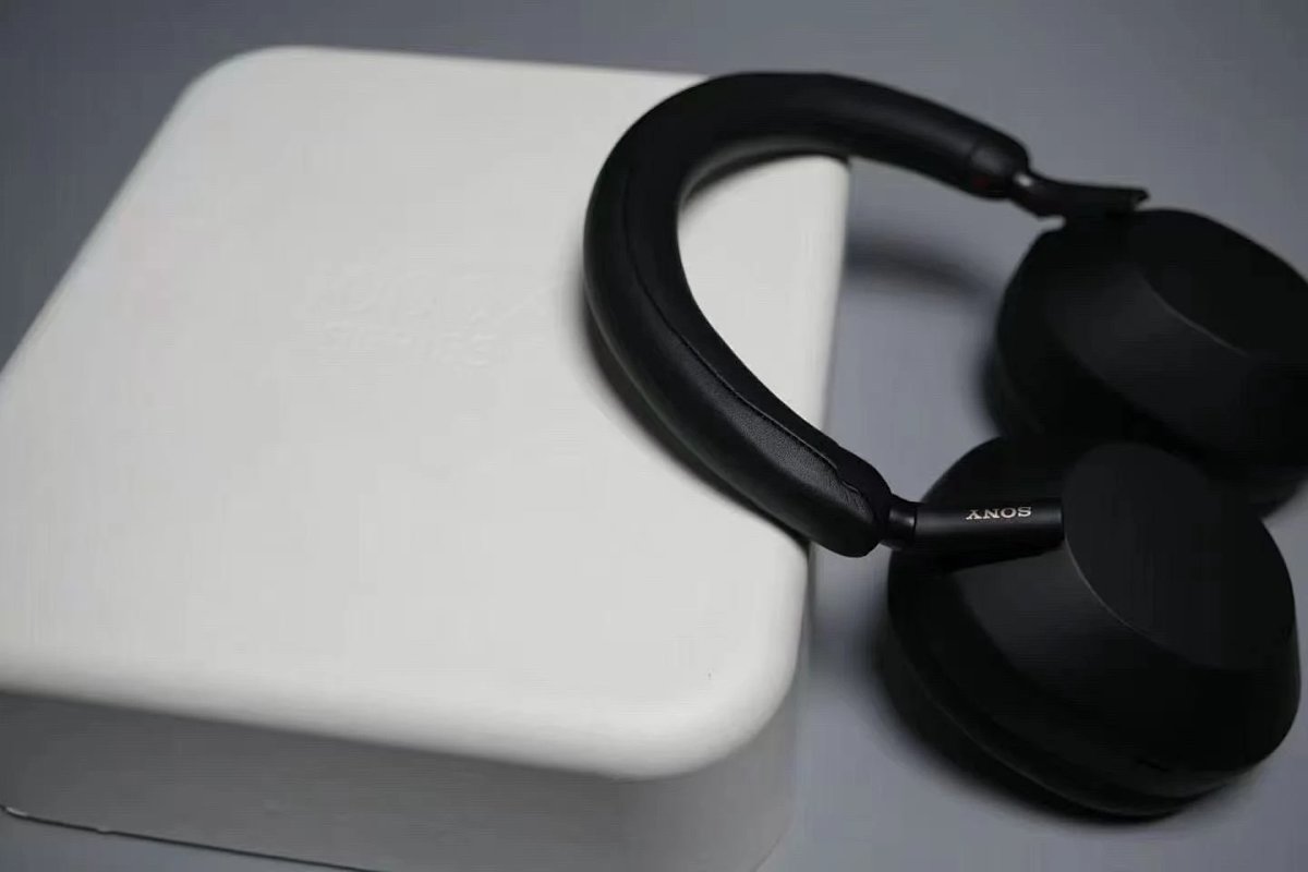 SN Earphones 11