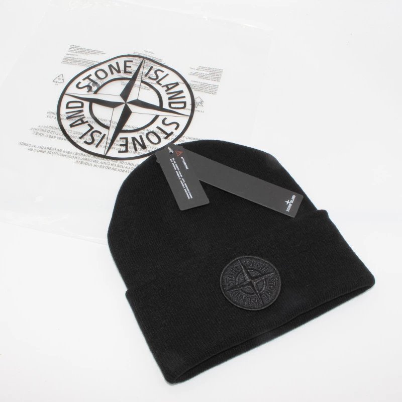 A black round label
