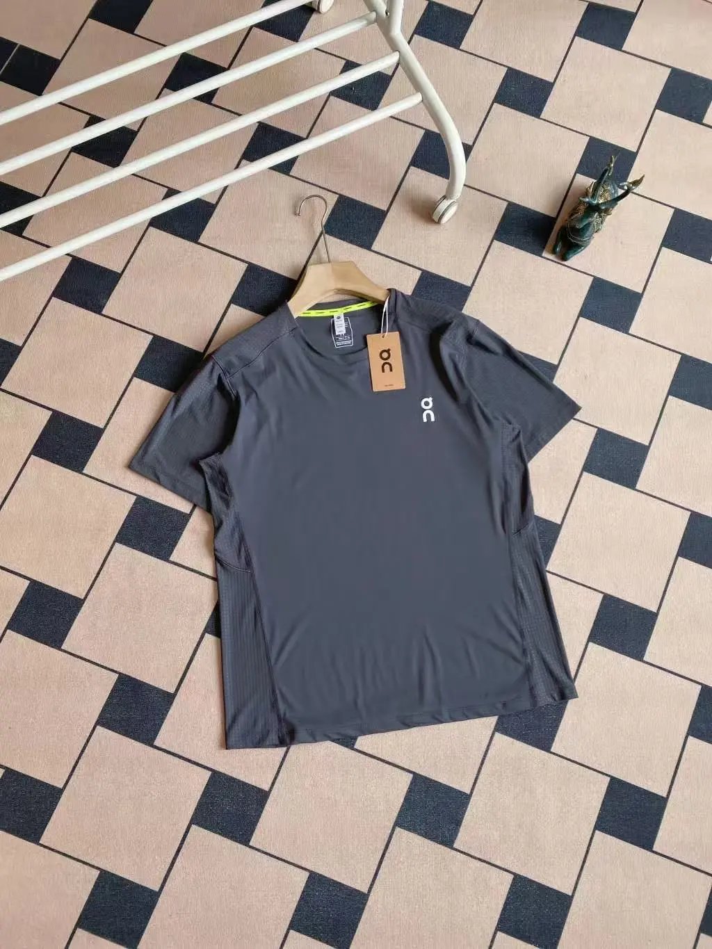 Onon Moisture-Wicking Functional T-Shirt photo 3