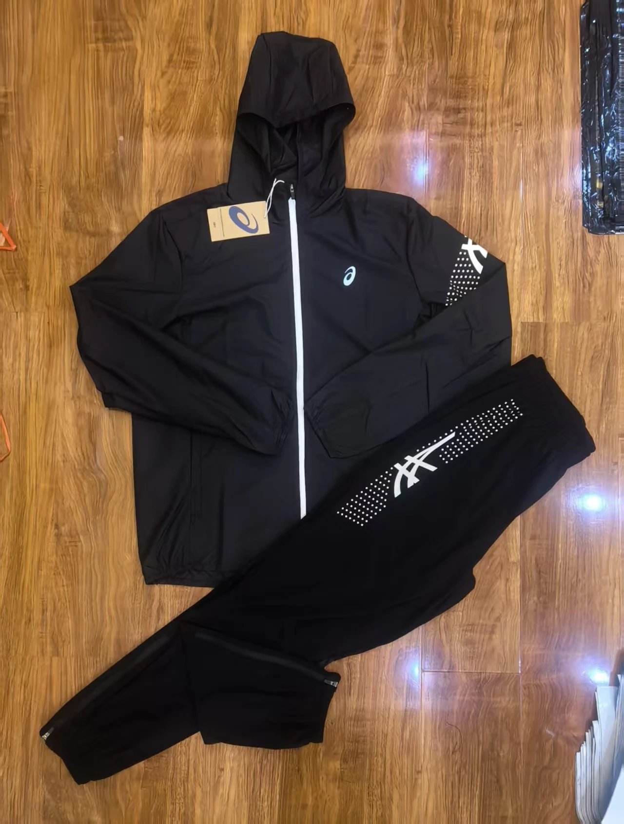 Black jacket+black pants