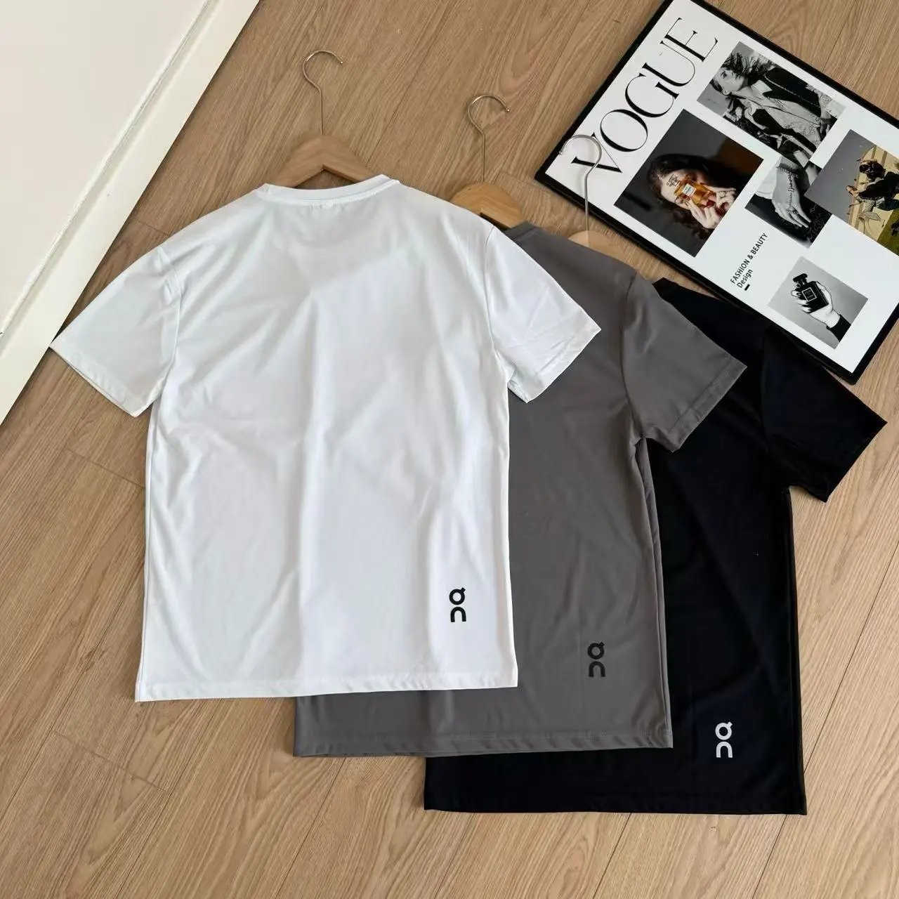 T-Shirt photo 7