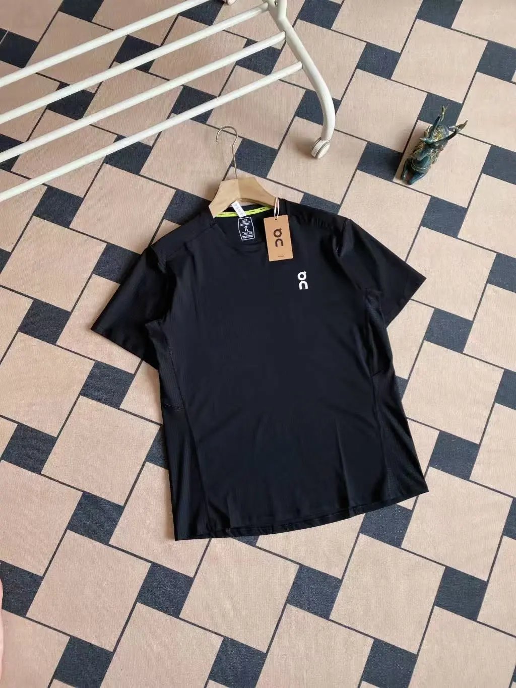 Onon Moisture-Wicking Functional T-Shirt photo 2