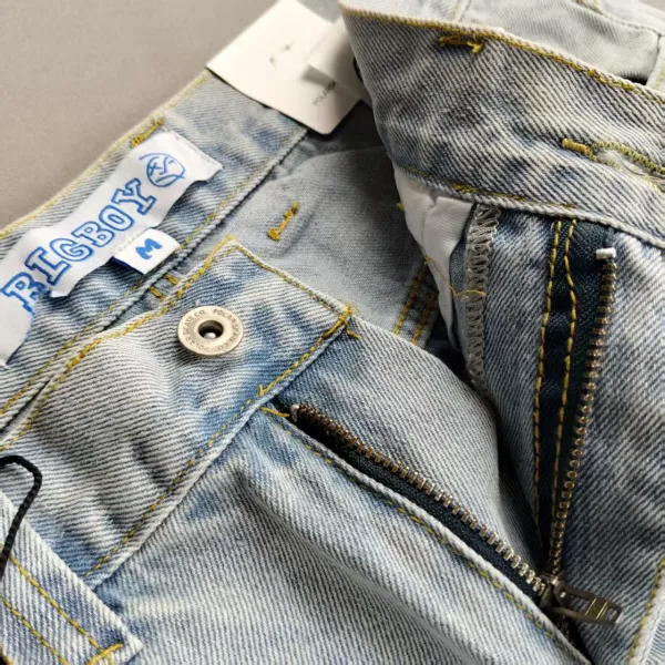 Digital Pionker Relaxed Fit Light Wash Jeans - 15
