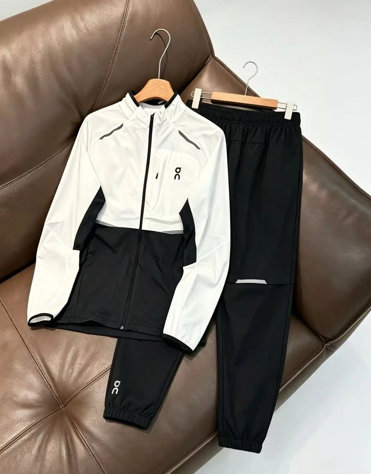 Headless white top+black pants