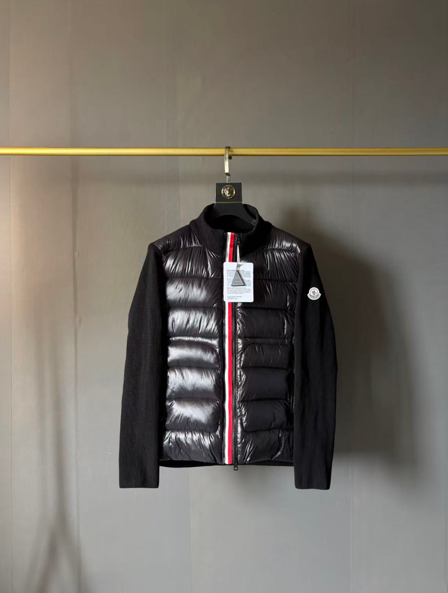 Red stripe knitted black