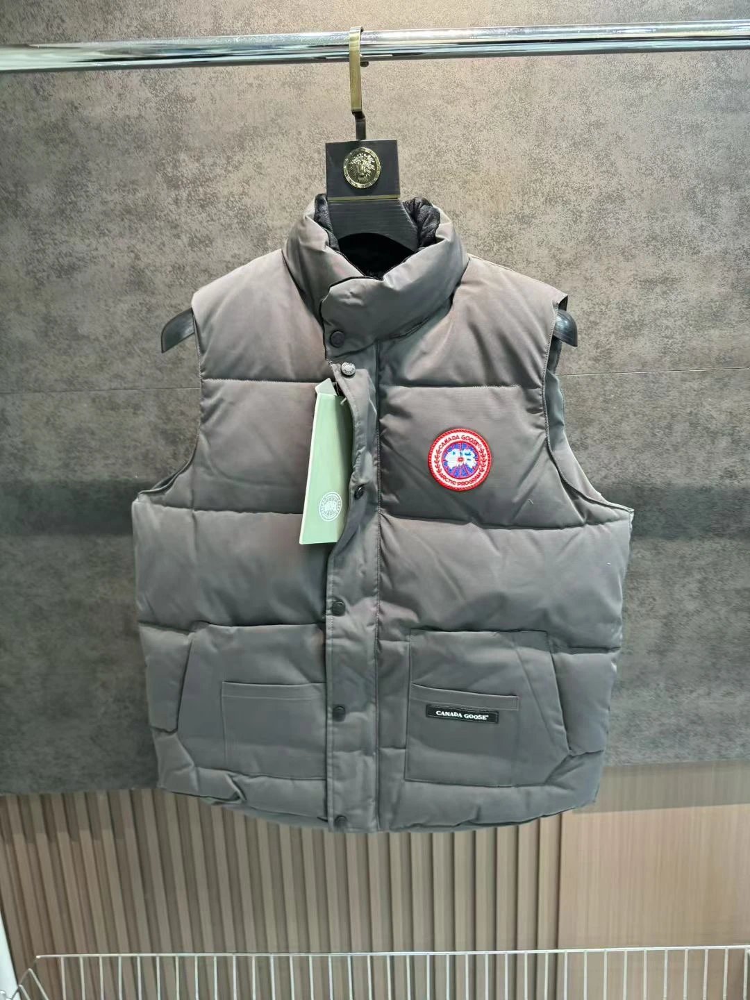 Canada Vest4
