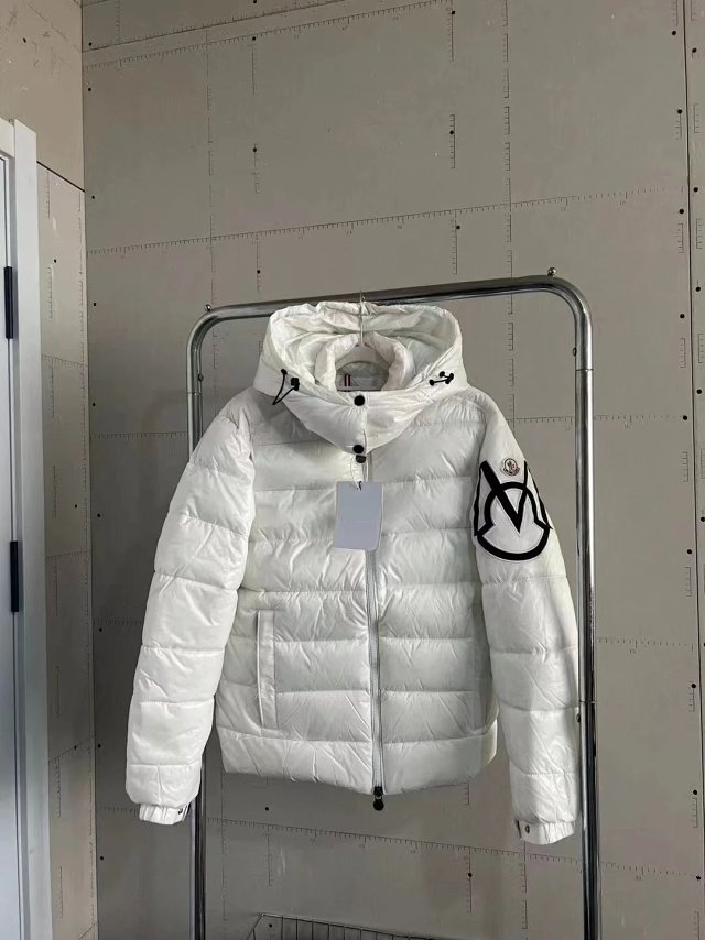 Budget Moncler Puffer Jacket: seller detail photo 4