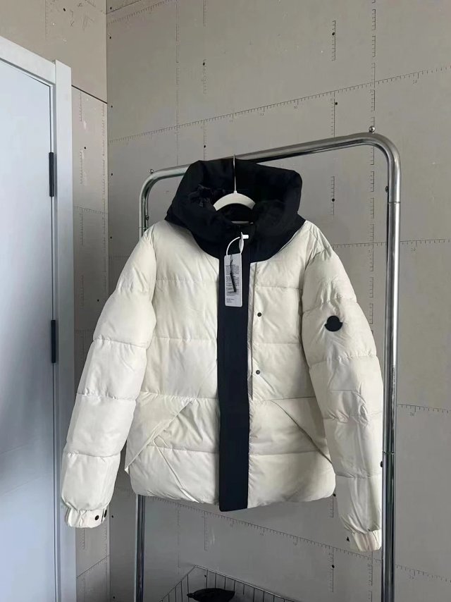 Budget Moncler Puffer Jacket: seller detail photo 1