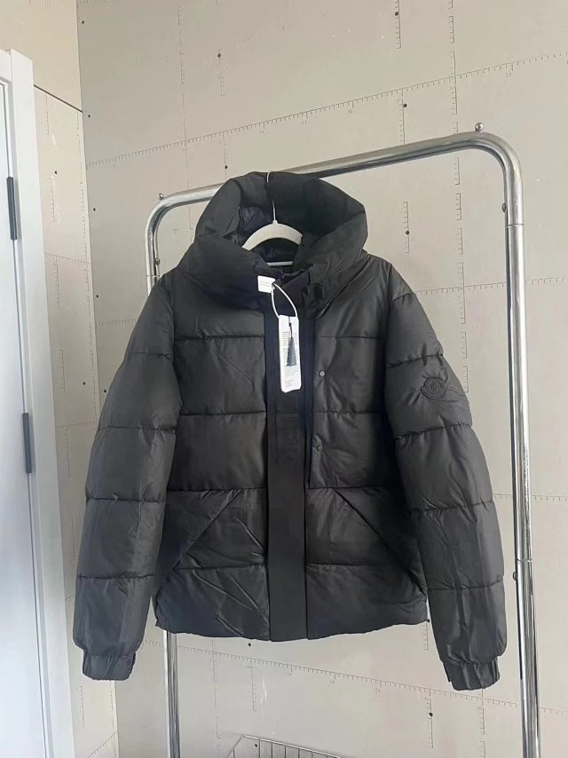 Budget Moncler Puffer Jacket: seller detail photo 2