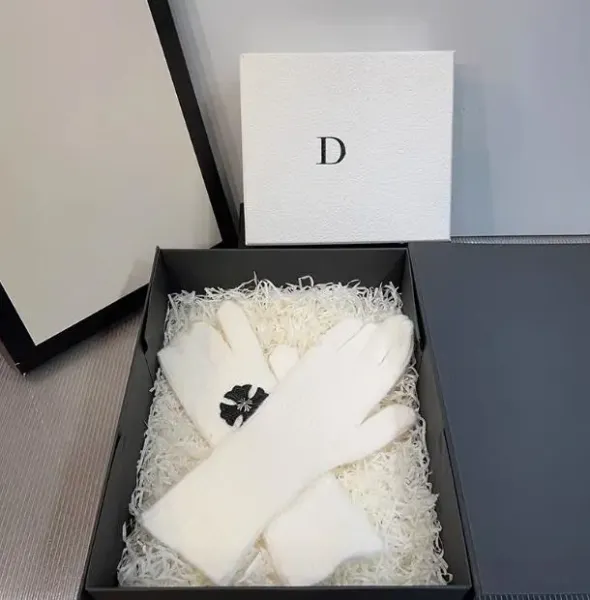 Dior White Knit Gloves with Cannage Flower Embroidery - 1