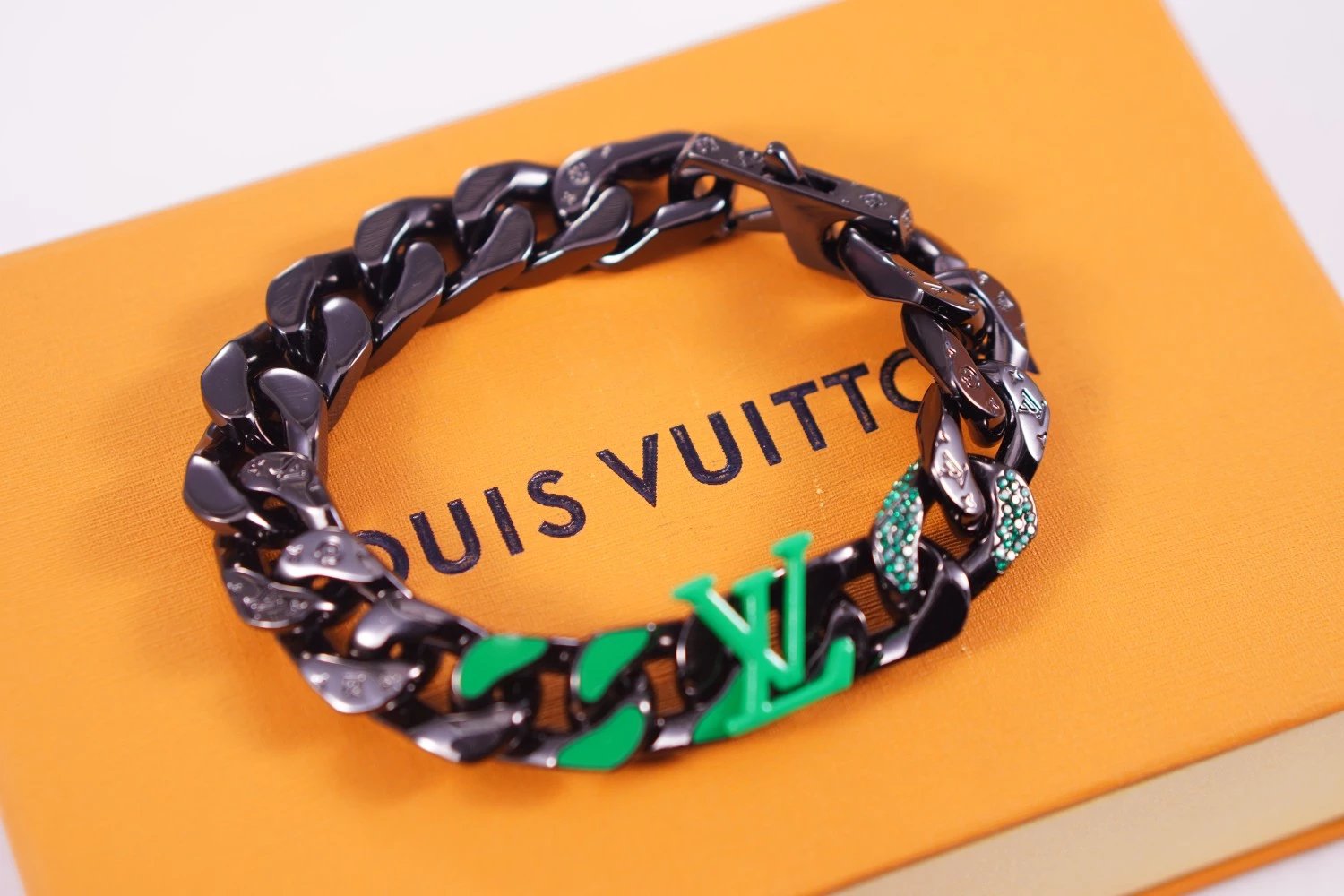 Bracelets； Green Diamond Bracelet