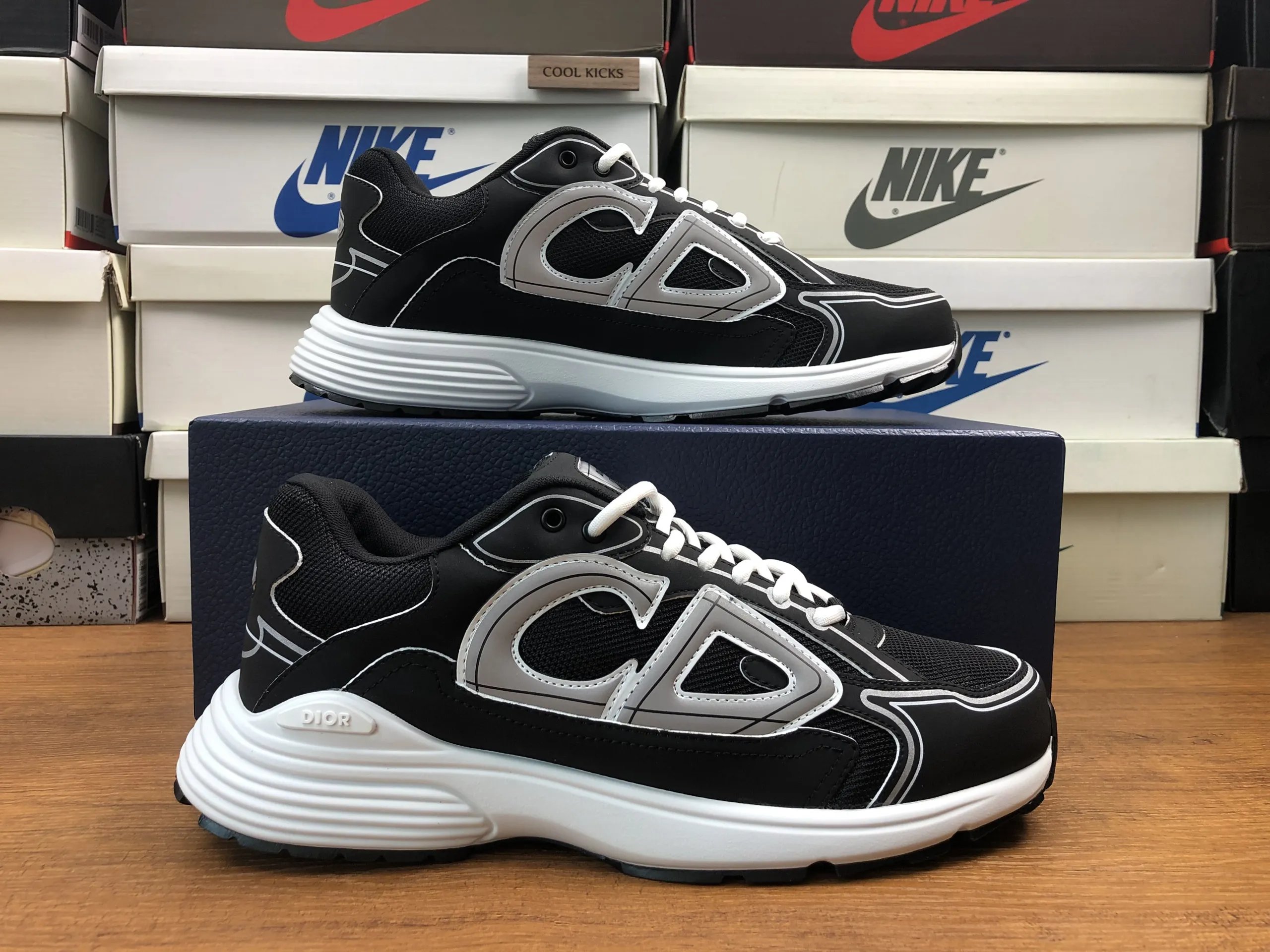 BLACK/GREY