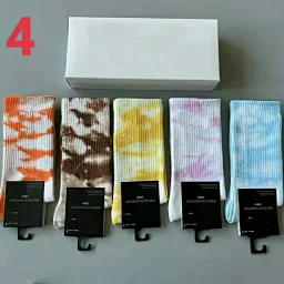 thumbnail for 新款ins扎染盒装袜子彩色运动纯棉长筒短筒袜四季男女跑步篮球袜