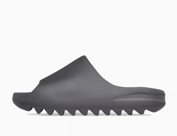 Yeezy Slides (Lots Of Cw) — dark gray ID4132 colorway — USFans Spreadsheet photo