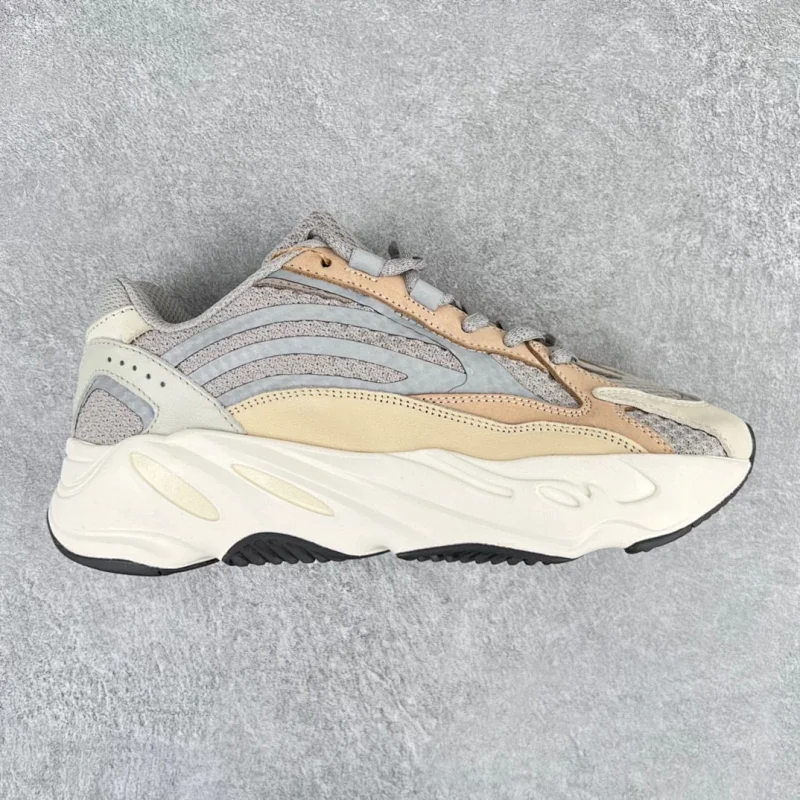 Adidas Yeezy 700 V2 11