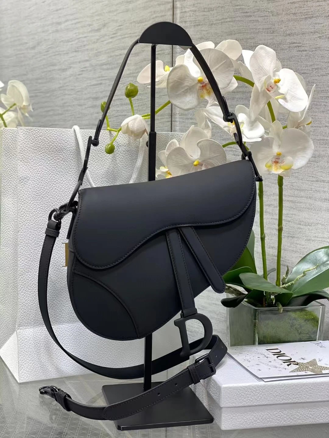 Dior Saddle Bag — Matte black 24 x 6 x 18cm colorway — USFans Spreadsheet photo