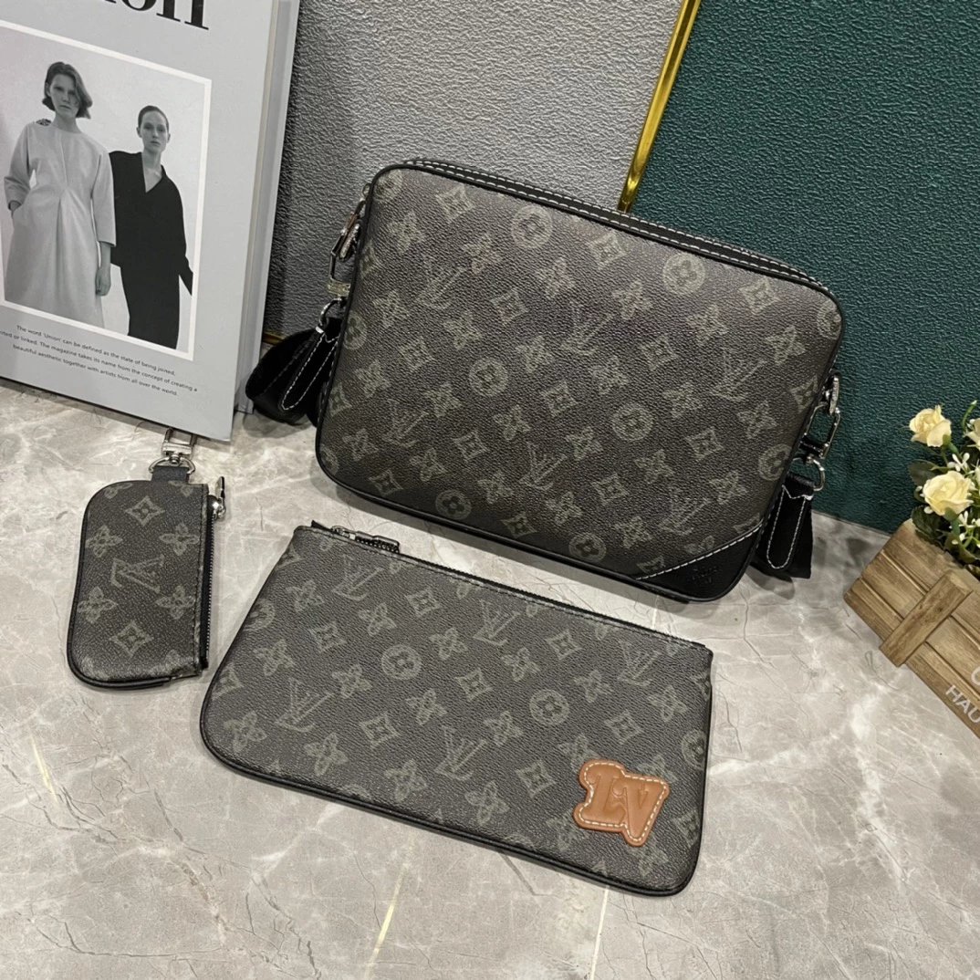 Louis Vuitton Messenger Bag 3