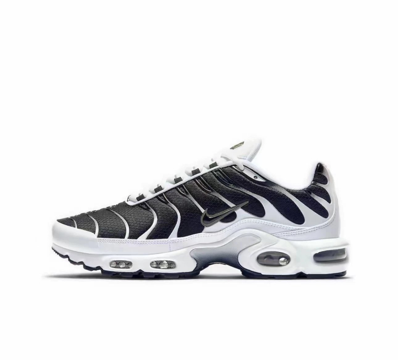 Nike Sneakers Air Max Plus TN — black and white