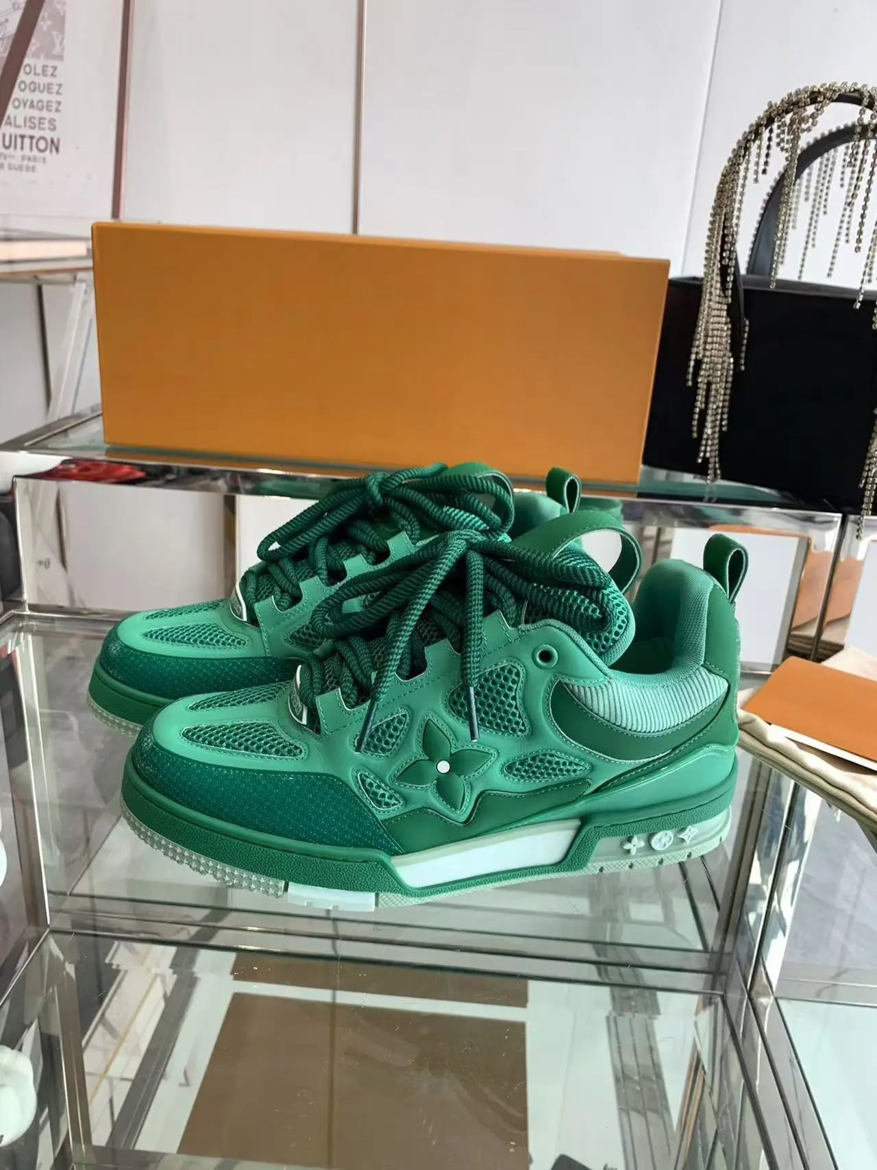 GREEN
