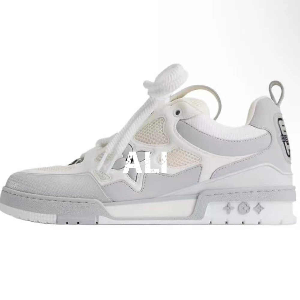 1AILFP  Gray and white