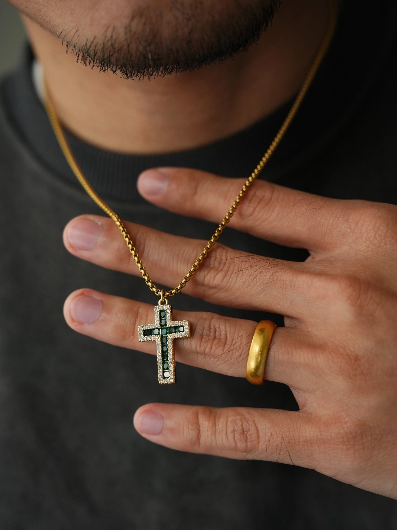Golden cross inlaid with emerald titanium steel pendant, unisex necklace, waterproof, sweat resistant, and colorfast