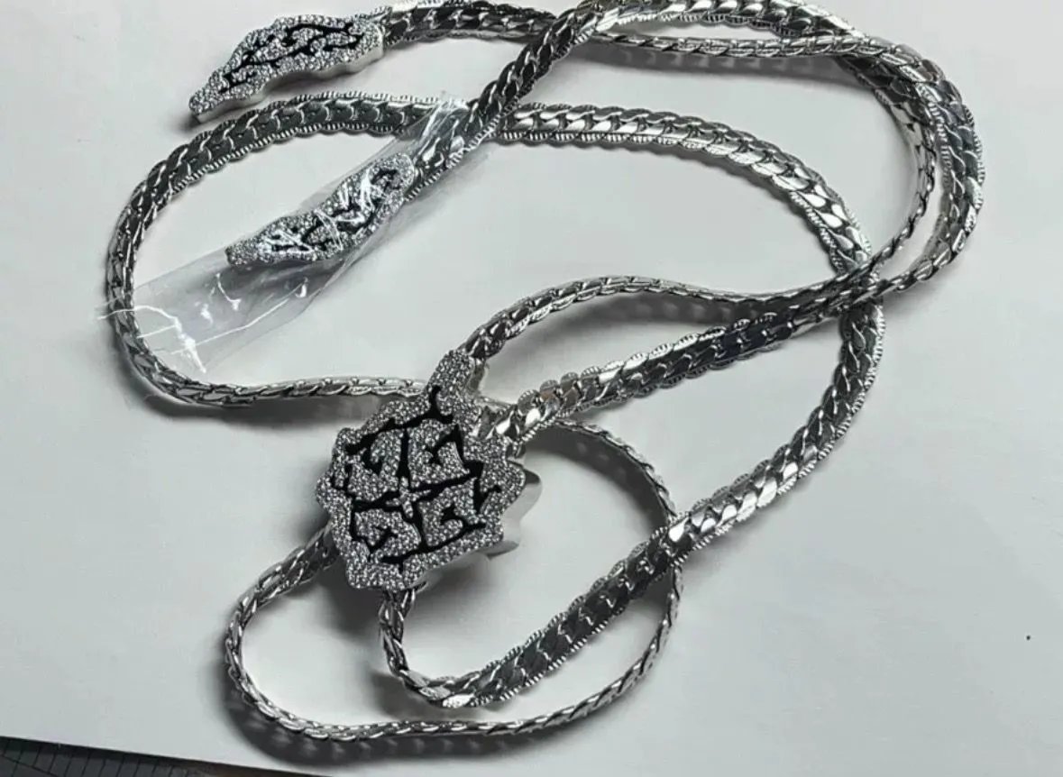 偷米同款 GLACIERBOY "BOLO TIE" 镶钻领带抽拉项链嘻哈满钻吊坠