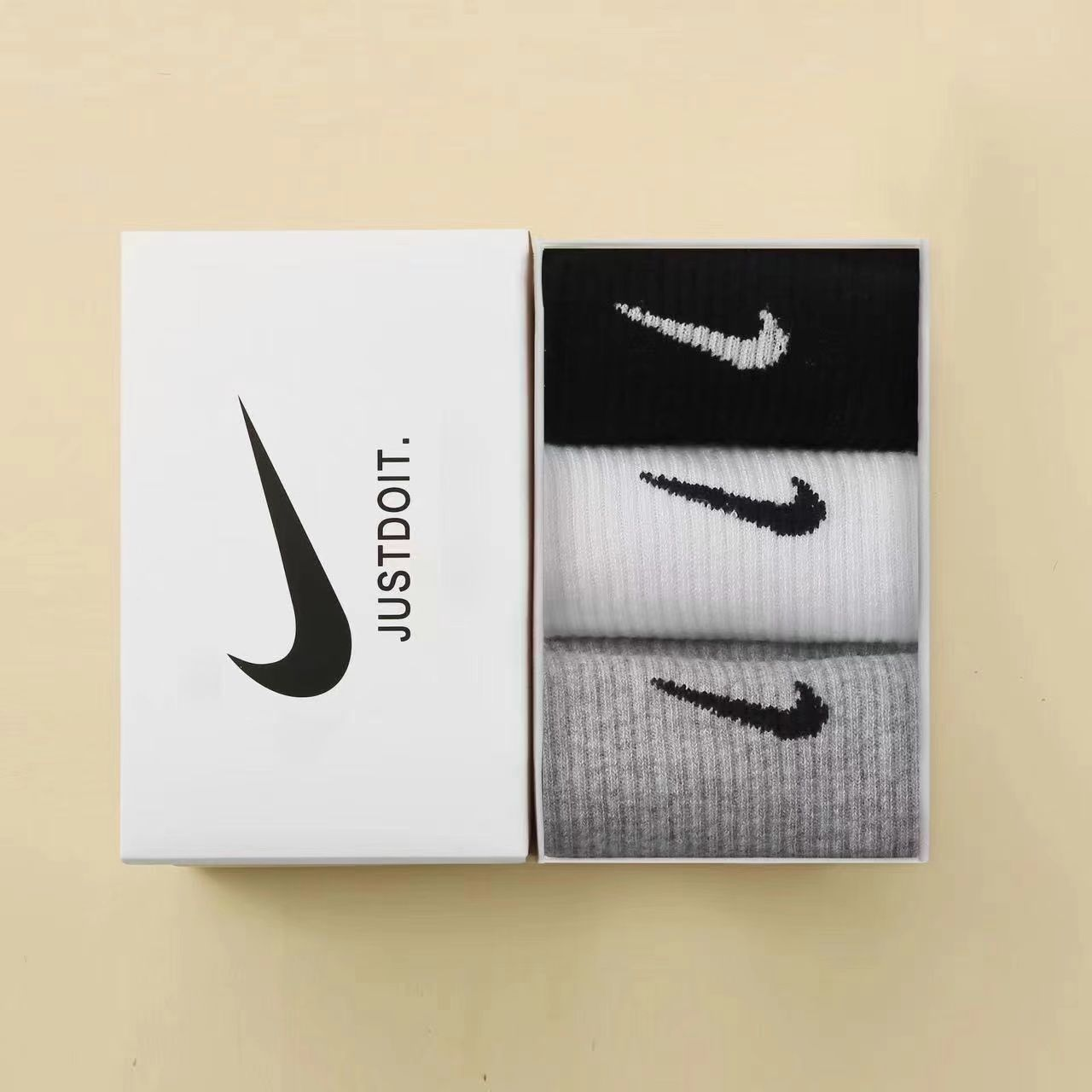 3 pairs [black+white+gray]