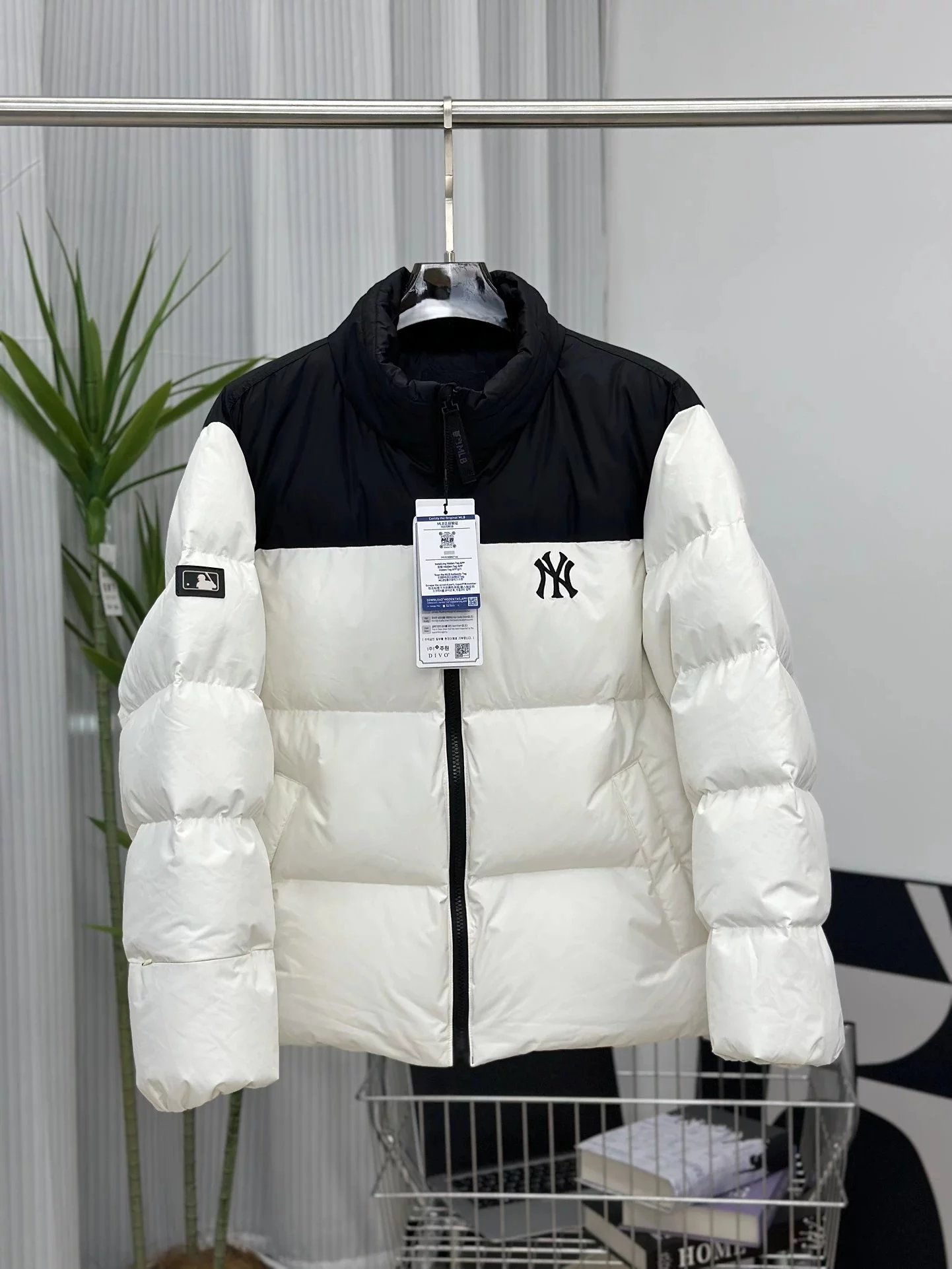 MLB short down jacket